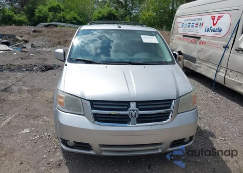 2010 Dodge Grand Caravan Sxt z USA, uszkodzony, nr VIN 2D4RN5DX1AR123443